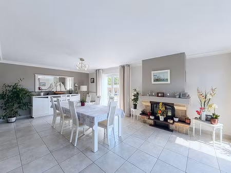 traditionnelle familiale  4 chambres  sous-sol  vie de plain-pied - nostang