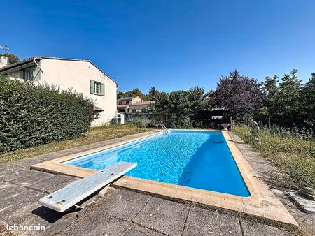 villa 4 pièces 85 m²