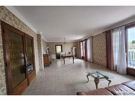 villa 4 pièces 180 m²