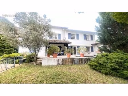 maison 7 pièces 292 m²