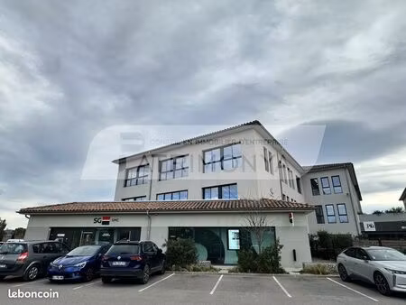 bureau 130 m²