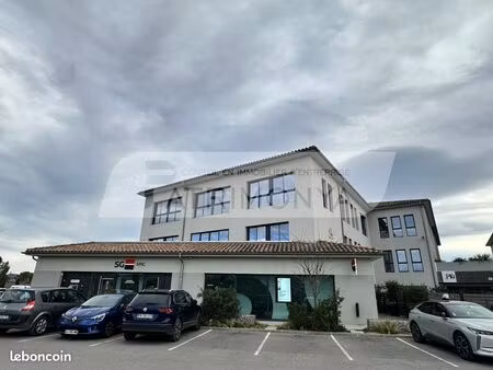 bureau 83 m²