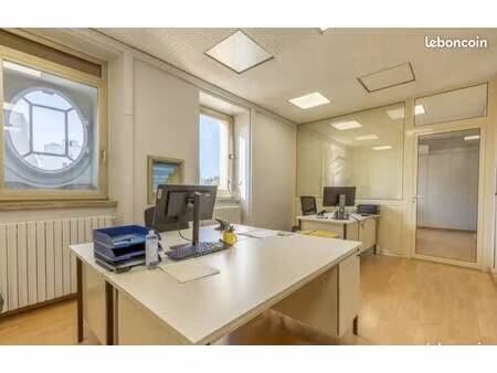 bureau 63 m²