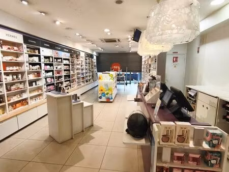 local commercial 500 m² marseille