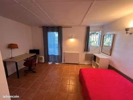 studio meublé à louer de septembre 26 à juin 27
