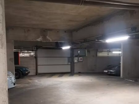 parking/box paris