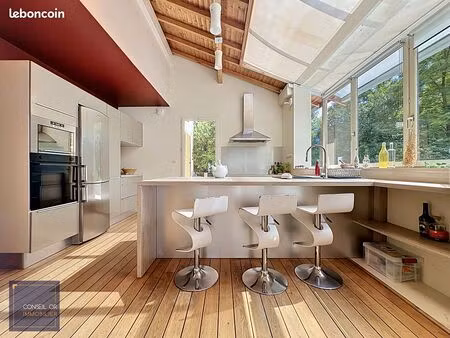 maison 6 pièces 220 m²