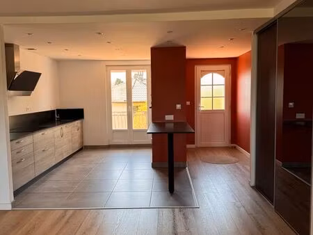 t3 meublé entièrement rénové en 2021 avec balcon - 85m² - à 5 min à pied du centre d'azieu
