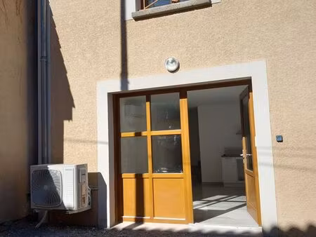 maison de village neuve avec extérieur