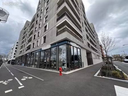 local commercial 93 m²