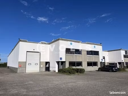 local d'activité 1 402 m²