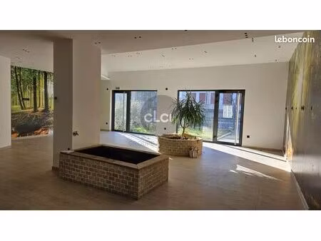 boutique 84 m² francheville