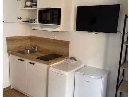 loue studio eau et électricité compris proche lycée pierre mendes et therme de contrexévil