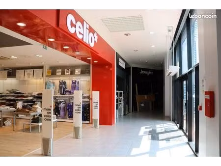 local commercial 244 m²