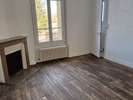 appartement t2 46m2 au 1er étage à sens