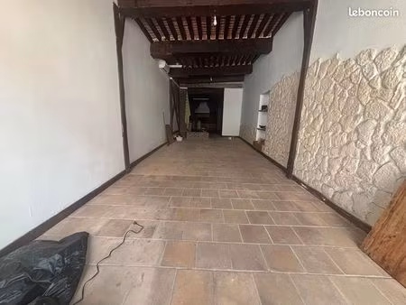 local commercial 63 m² guise