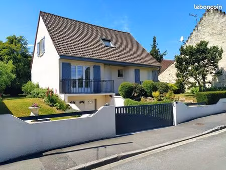 maison. 6 pièces . pasly .130 m2
