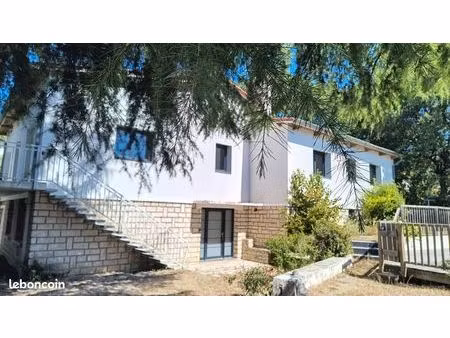 a vendre   superbe maison familiale.renovee de 184m2 avec piscine  grand terrain de 1250m2