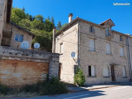 maison sur 3 niveaux