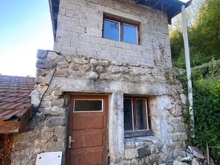 a rénover - maison de village en pierre avec terrasse