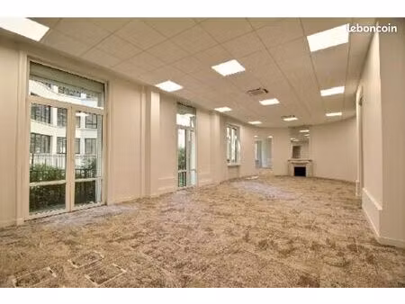 bureau 317 m²