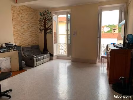 a louer grand t3 - 78m2 - centre ville saint girons