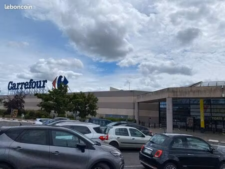 local commercial centre commercial carrefour villabe (91)