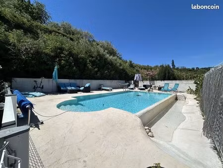 propriété 7 pièces 150 m²