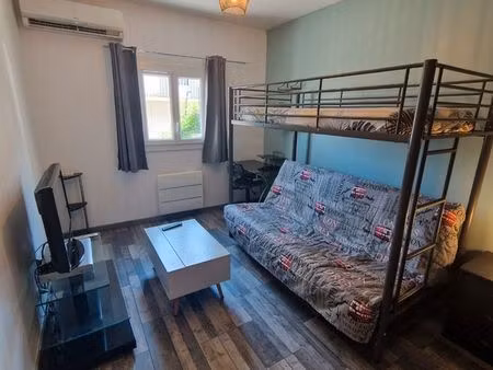 ? charmant appartement meublé avec jardinet et parking – 650 cc
