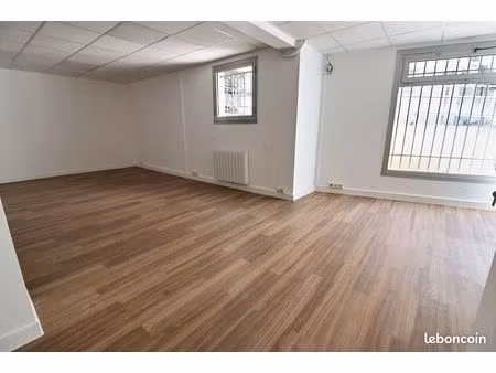 bureau 412 m²