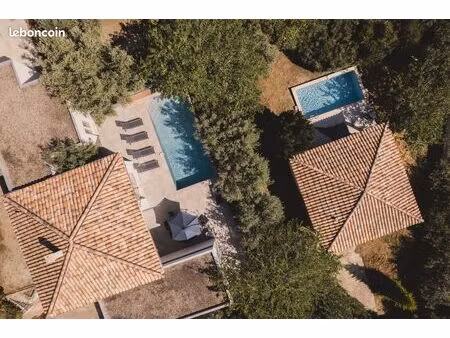 une adresse d'exception aux portes de saint-florent : deux villas  deux piscines et un art