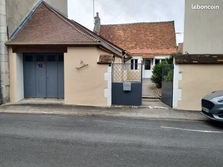 f3 avec garage et jardin (chauffage à moins de 2 euros par jour et panneaux solaires)