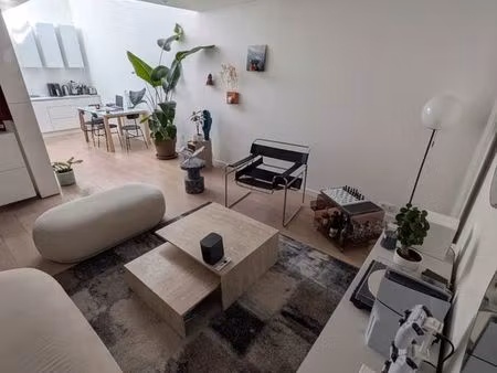 duplex meublé d’architecte – 52 m² + terrasse 12 m² – parking inclus – 1 990 cc