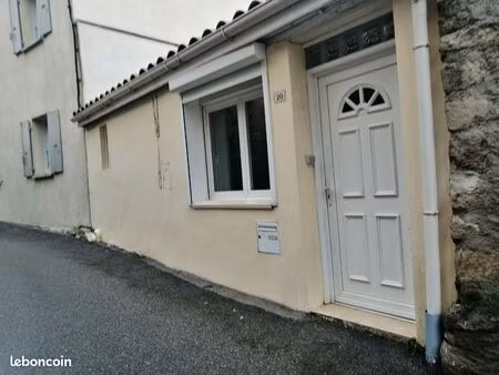 location maison de village
