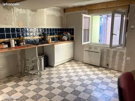 direct propriétaire: immeuble de rapport 280 m 2 à sigean à renover excellente opportunité