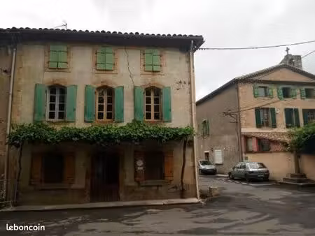 maison atypique en pierre de 1784 ( à restaurer )
