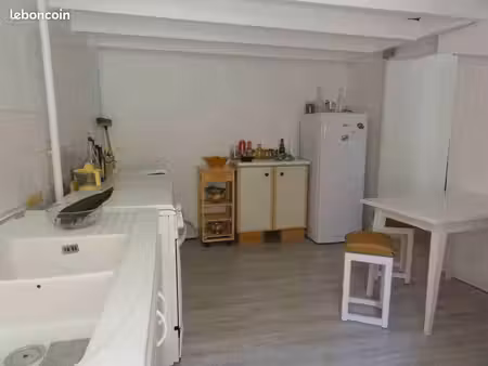 maison en pierres avec courette
