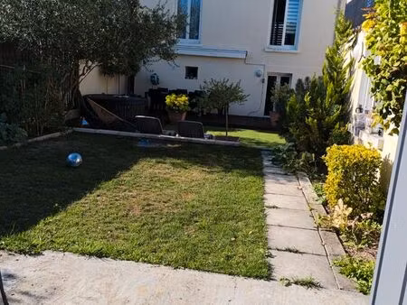 maison sur 3 niveaux avec jardin arboré proche centre ville & gare