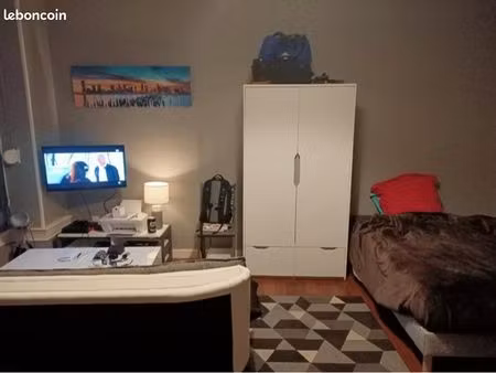 joli studio meublé