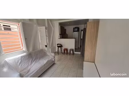 location studio meublé