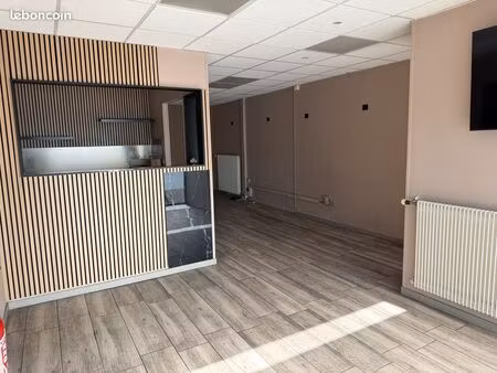 st-georges sur baulche  dans centre commercial  local de 53 m²