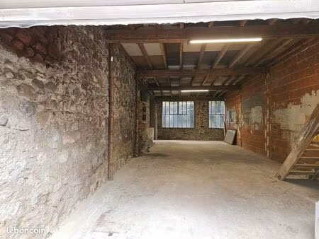 dépôt / entrepôt / local stockage / garage