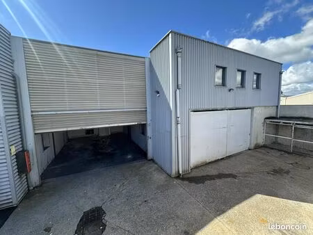 local industriel 151 m²