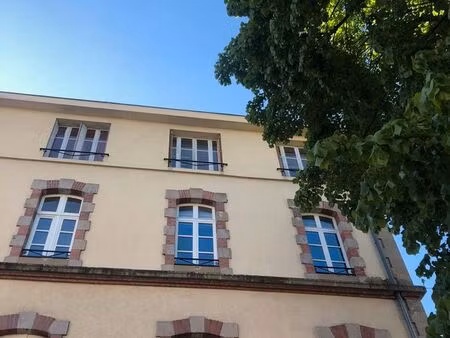 local professionnel de 18 m² à louer – centre-ville d'aurillac
