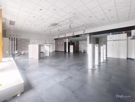 local commercial 150 m²