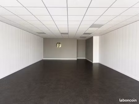 loue cellule commerciale de 60m² en plein centre-ville de rosieres pres troyes (10430)