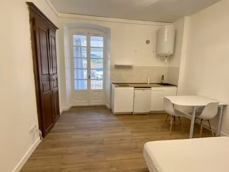 studio 28 m2 à louer- cours paoli  corte