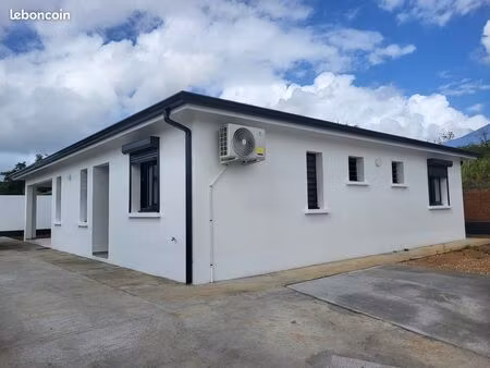 a louer  belle villa f4 neuve située dans un environnement calme et agréable à blachon bai