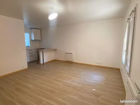 studio 27 m² entièrement rénové – parking privé