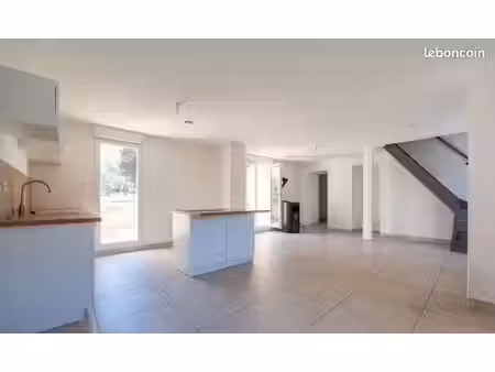 maison 3 chambres rénovée avec jardin  terrasse et garage – à 500 m du centre-ville
